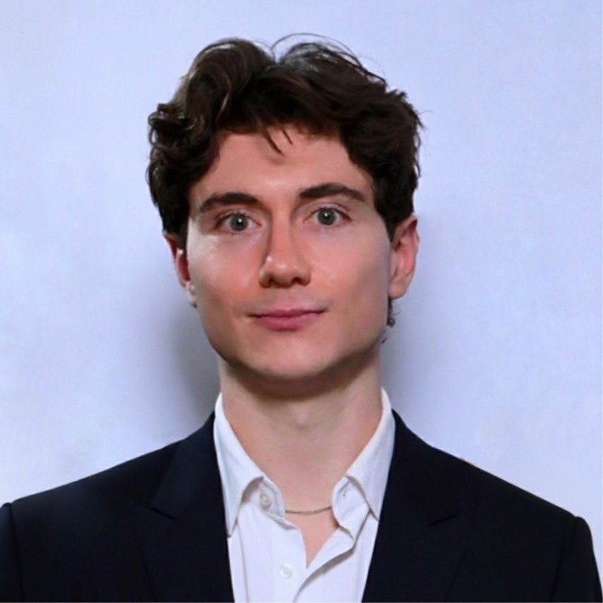 Eric Schilha headshot